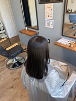 レアレア ヘアアンドライフ(LeaLea)&nbsp;ミルクティーブロンド/ダークブルー/デジタルパーマ/伊丹