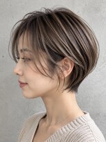 ハクア(HAKUA) 白髪ぼかしハイライト×大人ショートボブ