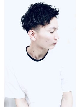 メリケンバーバーショップ コウベ(MERICAN BARBERSHOP KOBE) コンマヘアショートレイヤーかき上げパーマトランクスヘア