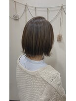 美容室 メザミー MESAMIES 透明感カラー大人可愛いひし形外ハネショートボブ