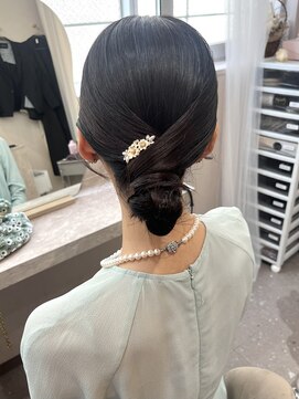 ミラ(Mila) 艶々♪お洒落なタイトシニヨン