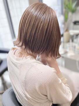 ロイ(Roi) ◎ストレート外ハネボブミルクティーベージュ切りっぱなし