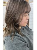 グレージュ ブリーチオンカラー 顔まわりレイヤー