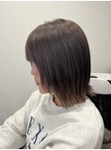 切りっぱなし×透き通るツヤのベージュカラー