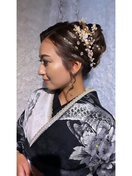 ラビッシー(Ravissy) 夜会巻きアレンジ