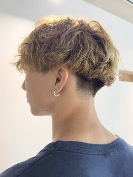 FIG Hair Design【フィグ】【3月28日 NEW OPEN（予定）】の写真/女性目線で作るトレンドメンズヘア◇パーマデビュー大歓迎！忙しい朝も3分で決まる、メンズパーマで垢抜け!