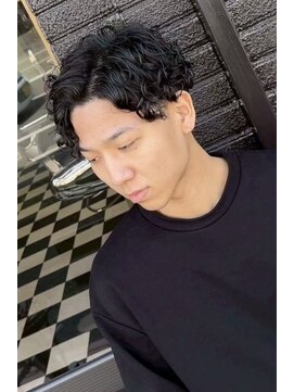 ケーエムシーセントラルルーツ(KMC Central Roots) フェード&カット&スパイラルパーマ+眉カット