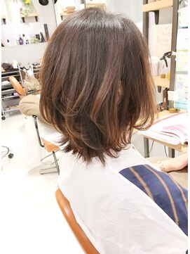 ミッシェル アフロート(michelle afloat) 20代30代40代50代ラウンドCカーブカット×前下がりくびれ外ハネ