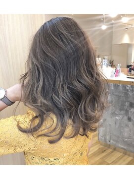 ルービック 高槻(Rubik's) イルミナカラーグラデーションナチュラルハイライト