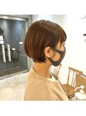 段が低めのショートボブ