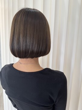 アロハララ(ALOHA LaLa) 赤みナシ!ツヤ感ミニボブベージュ*。