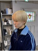 ケアブリーチミルクティーベージュ抜きっぱなしショートヘア