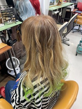 ヘアースペース 練馬店(hair space COCO) 白髪ボカシハイライト、毛先蛍光グリーン