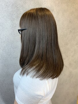 ヘアサロンM 新宿 サラりとしたセミディー