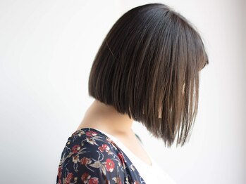 ヘアードゥ レディバグ 八木店(HAIR DO LADY BUG)の写真/悩めるくせ毛は“LADY BUG”におまかせ！！低温でダメージを抑えて、自然なサラ艶ストレートに仕上がる♪