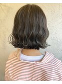 オリーブグレージュ