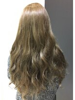 サローネデ アグスティナ バイ サンバンチ(salones de agustina by sanbanchi)&nbsp;ふんわりウェーブ　　【agustina   TAKAKO】