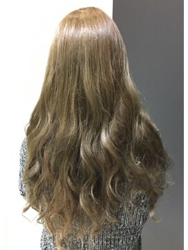 サローネデ アグスティナ バイ サンバンチ(salones de agustina by sanbanchi) ふんわりウェーブ　　【agustina   TAKAKO】