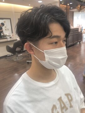 ヘアーアンドメイク ビス(HAIR&MAKE bis) センターパートにナチュラルパーマは相性バツグン☆