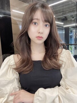 アイヴィ 表参道(IVY) 小顔に見せる韓国ヘア 流れる顔まわりカット 透明感カラー