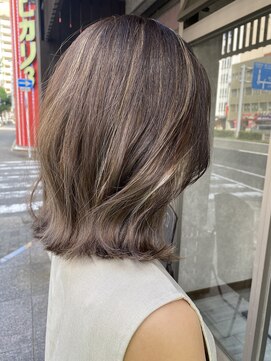 ミニム ヘアー(minim hair) 【minim×日比】ナチュラルハイライト×切りっぱなし ミディ