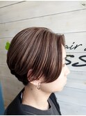 質感しなやか　白髪ぼかしハイライト　　前下がりボブ
