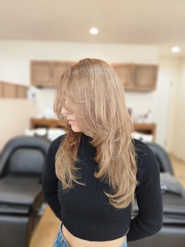 ミラシィ 成田(Mirashy) バタフライレイヤーカット×ミルクティーベージュ