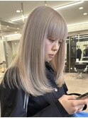 ブリーチダブルカラーミディアムハッシュカットヘーゼルベージュ