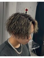 オーバル ジングウマエ(OVARL jingumae)&nbsp;縦落ちハイライトパーマツイストスパイラルパーマ