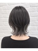 黒髪×グレーインナーカラーのショートウルフ