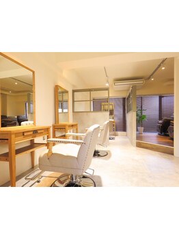 【親子で来店大歓迎】"完全個室・タブレット端末完備"だからお子様も飽きずにゆっくり施術を受けられます♪