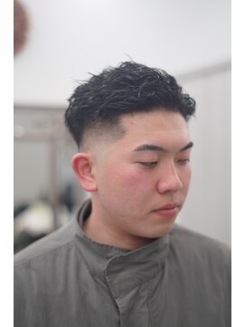 グランクラブ(GRANCLUB) カット　パーマ　フェード　シェービング　ヘッドスパ