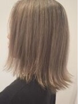 グッドフェローズ ミナミホリエ(GoodFellas minamihorie) ミルクティカラーの切りっぱなしボブ☆