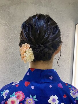 ルーウィン(LE WIN) 浴衣にオススメ！シニヨンアレンジ