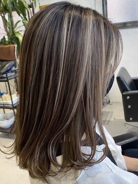 アパートメント オブ ソロン 市川(The Apartment of Solon) ハイライト/白髪ぼかし/ショートボブ/レイヤーカット