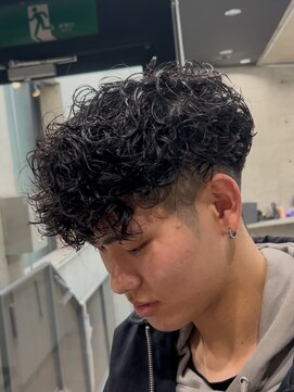 イーラ(era) スペインカール　ツイストスパイラル眉カットメンズパーマ