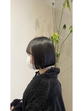 20代◎冬のミニ切りっぱなしボブ×ぱつっとライン