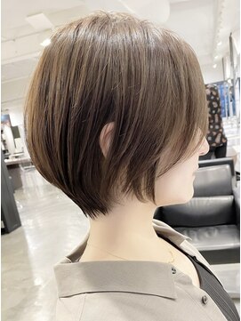 ソワネ 表参道(soigne) 表参道白髪ぼかしウルフショートカットベージュアッシュグレー