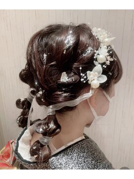 カぺリベラ テラス Capelli bella TERRACE 成人式アップスタイル ツインテール