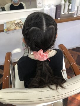 ヘアーアンドメイクアップモパ キッズアレンジ
