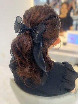 マリアバイアフロート(Maria by AFLOAT) 【山田】お呼ばれヘア　巻き髪ポニーテール　リボンアレンジ