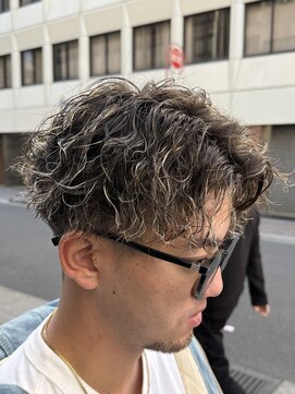 センターパート/ハイライトカラー/ツイストスパイラル　黒×金