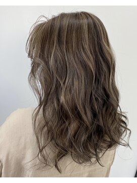 リグフクオカ(L.I.G fukuoka) ウェットヘア/オリーブベージュ/韓国顔周りレイヤーカット/天神
