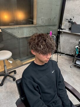 イーラ(era) ツイストスパイラルパーマ/メンズ/刈り上げ/眉毛/ツイスト