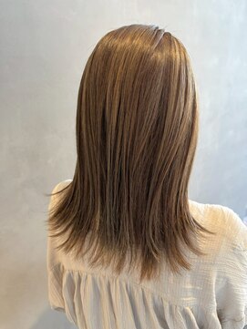 エスケープ トゥ ボナ(ESCAPE to bona.) ミルクティーブラウン！肌なじみ◎透明感◎外ハネスタイル