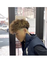 ザ クロー(THE CROW) スペインカールハイライトカラー/バロックパーマ/スキンフェード