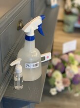 ■サロン入り口、フロントなどにアルコール消毒の設置