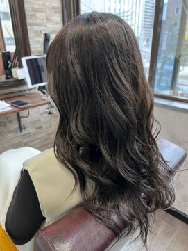 アトリエナガノ(atelier nagano) ニュアンスカラー/センターパート/ツヤ髪スタイル/ブルージュ