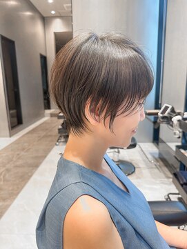 ハルキミナト ジャパン ヨコハマ(HARUKI MINATO japan YOKOHAMA) レイヤーくびれ美人ショート20代30代40代50代プラチナベージュ