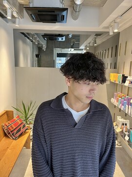 ミリ(milli Produce by ITAKURA) 波巻きツイストスパイラルパーマ